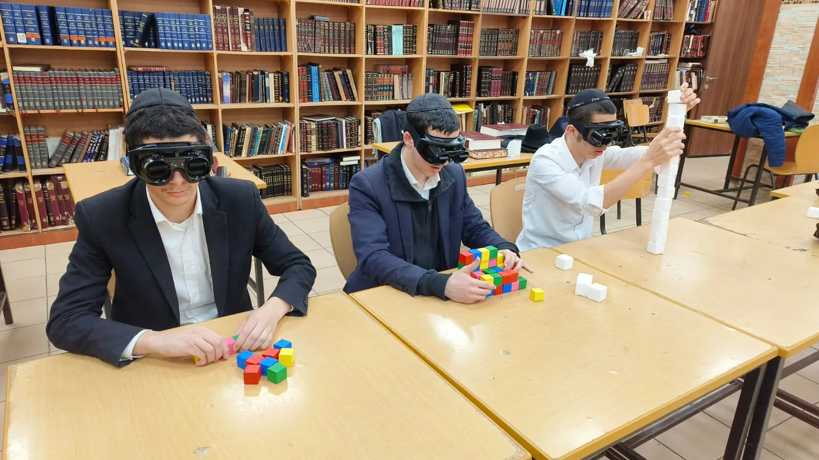 משקפי ראייה הפוכה — חדר כושר למוח